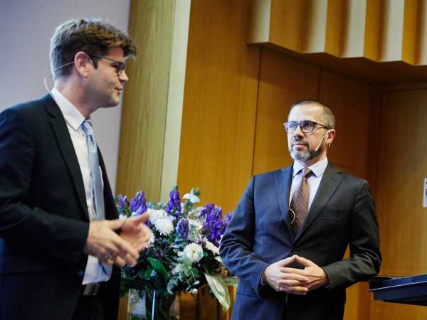 Enlarged view: MTEC Day 2019 – Professor Florian von Wangenheim (left), Head of D-MTEC, and Professor Stefano Brusoni (right), Director of Studies D-MTEC