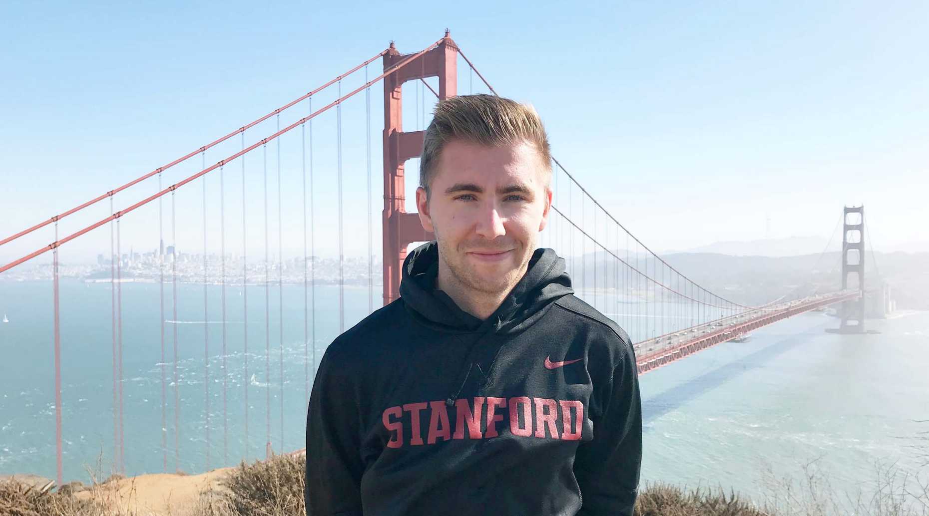 Enlarged view: Jonas Reinecke in front of the Golden Gate Bridge.
