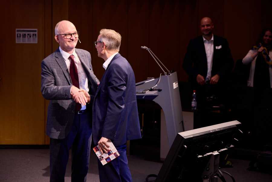 Enlarged view: Frank Schweitzer and Günther Dissertori