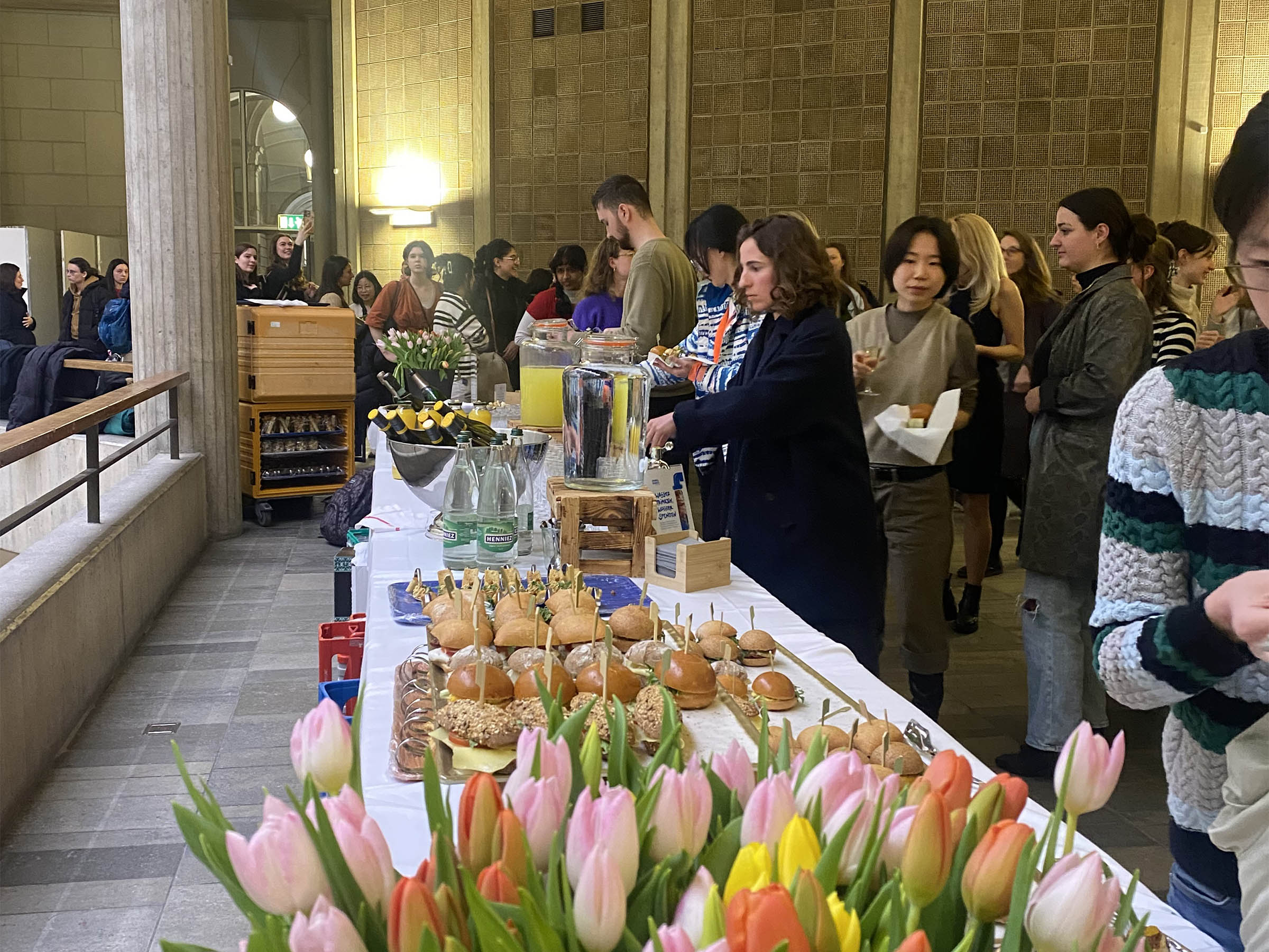 Enlarged view: Participants at the apero